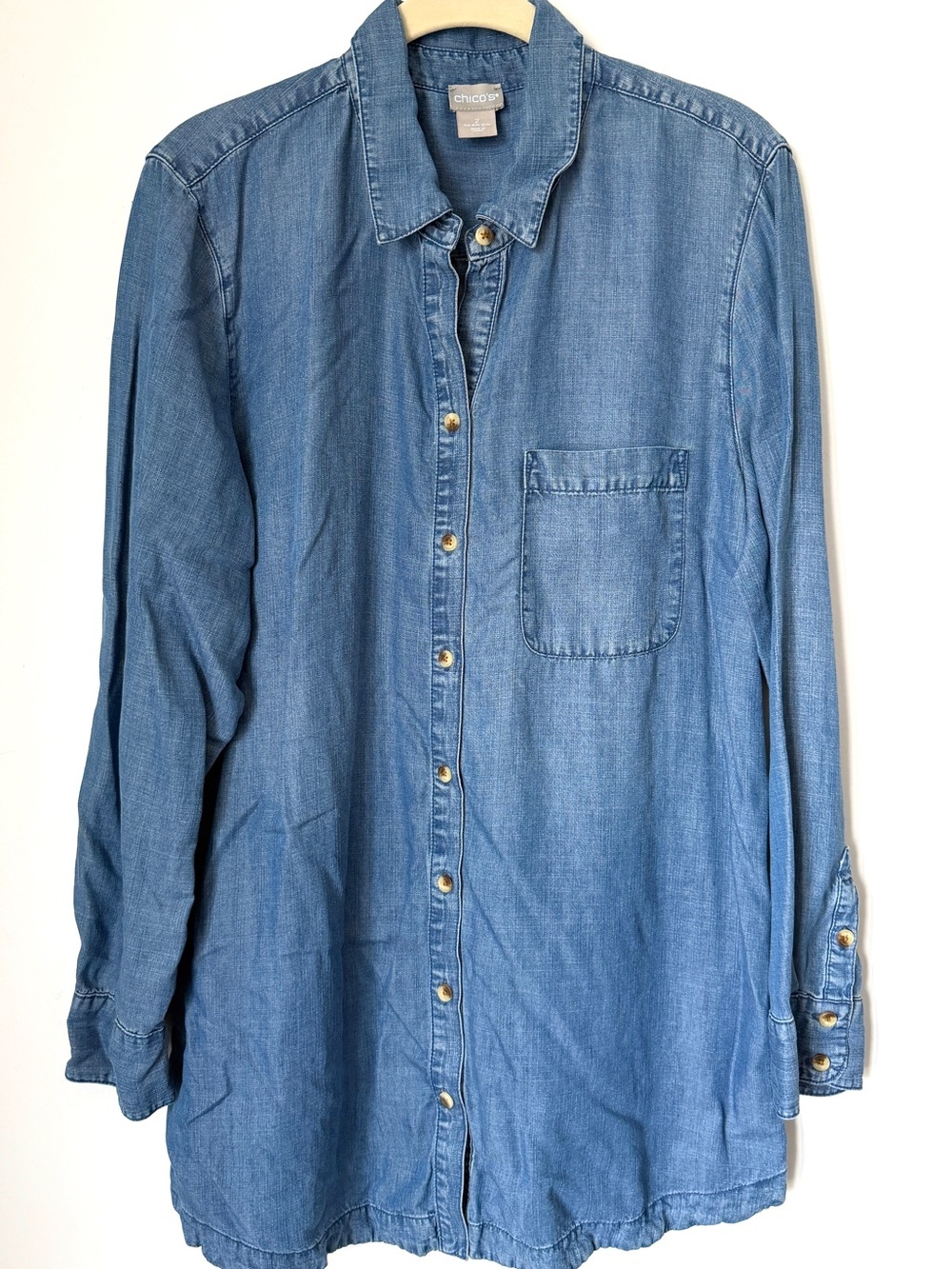 Chico’s Blue Jean Look Soft Lightweight Lyocell Button Up Tunic Sz 2 (US Large)